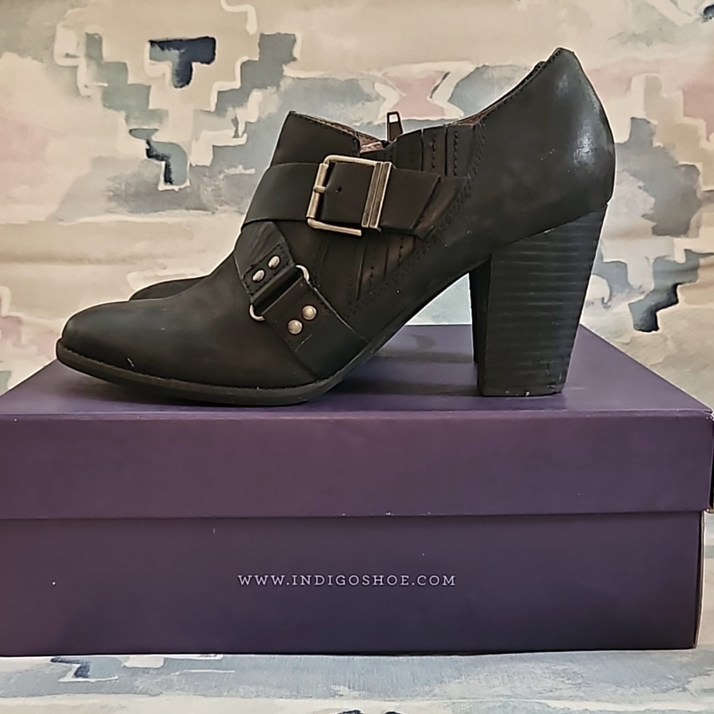 CLARKS Indigo Leather Ankle Booties